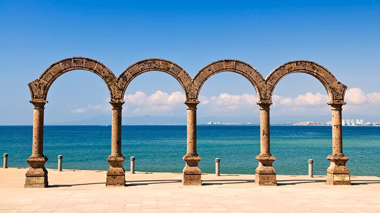 malecon arches