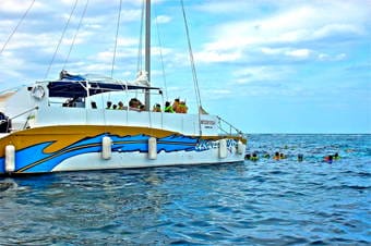 power catamaran and snorkel costa maya