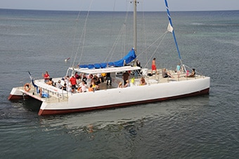 jolly roger roatan catamaran coastal sail snorkel & lunch